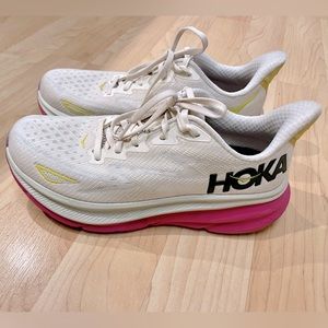 HOKA ONE ONE CLIFTON 9 (Eggnog/Blanc, 8.5M)